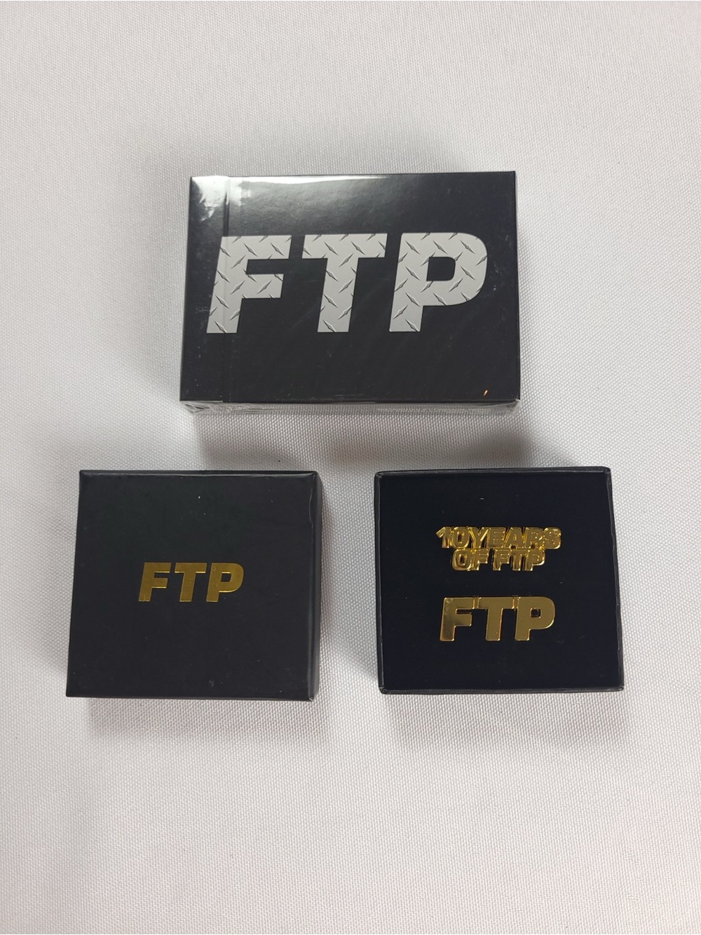 FTP 10 Year Anniversary Gold Pin Set + FTP Fontaine Poker Playing Cards Bundle